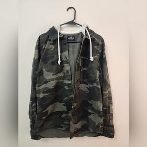 Mens Medium Hollister Camouflage Button-Up Shacket A7